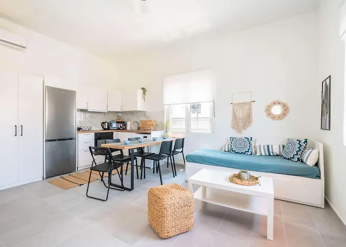 Apartment Evan Rhodes