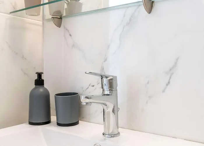 Apartment Evan Rhodes