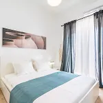 Apartament Evan Rhodes *