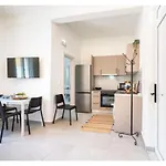 Evan Rhodes Apartament *