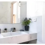 Apartament Evan Rhodes *